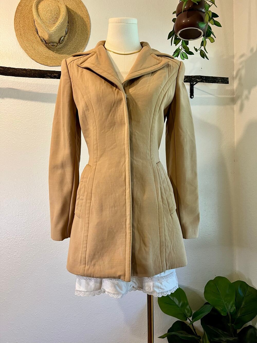 Dolce & Gabbana Tan 100% Wool Italy Made Button Closure Jacket Size 40 / US 4